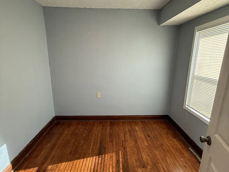 630 N Pleasant St — Photo 15