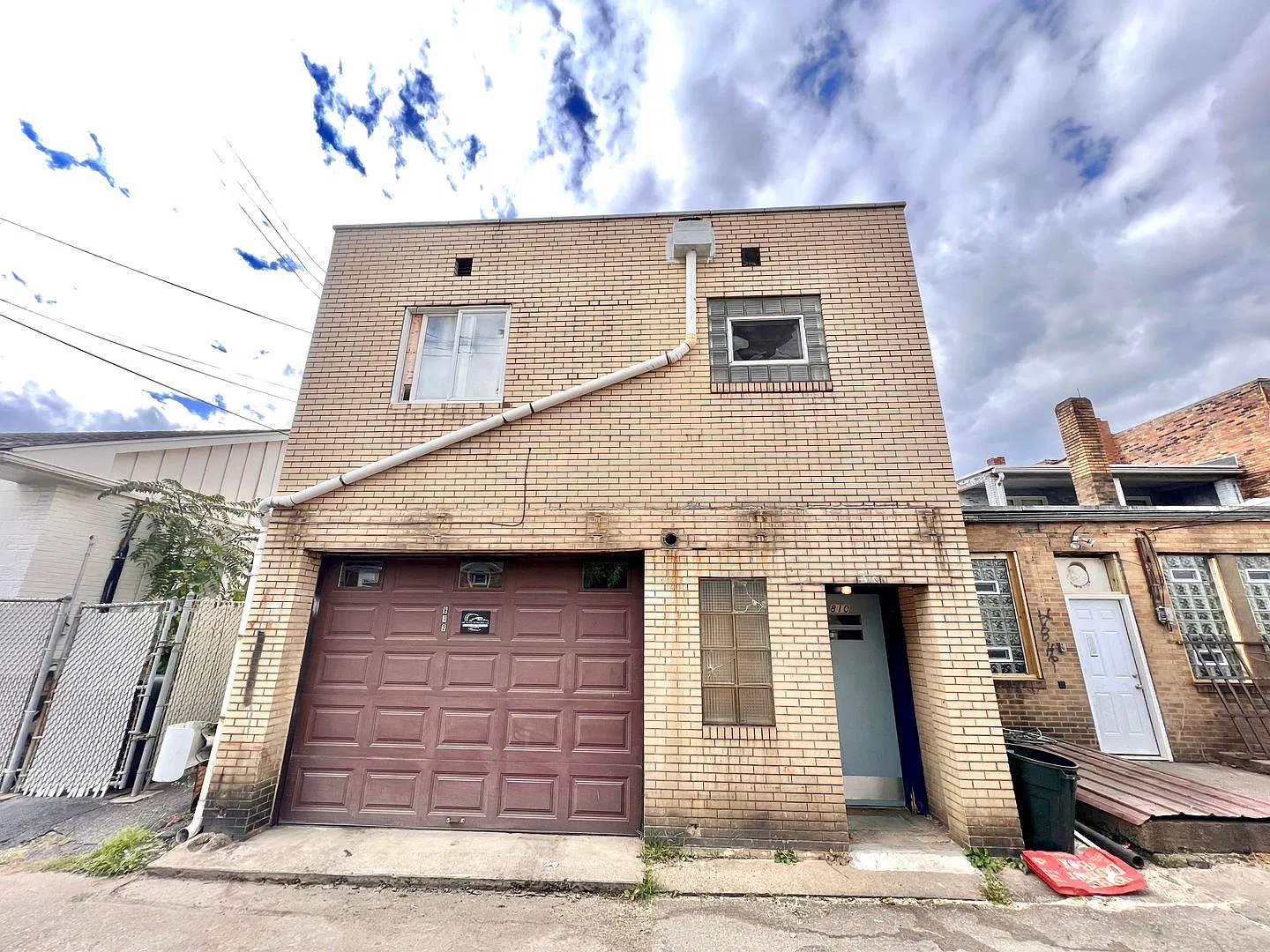 810 Merchant Street (Full Service) — Photo 2