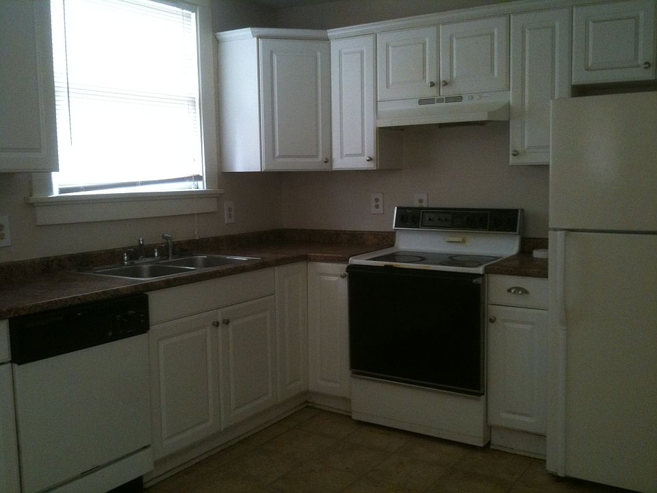 2nd image of 561 Kenwood Ave