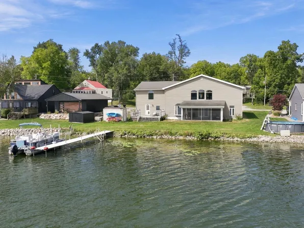 6530 E McGuire Rd, Churubusco, IN 46723