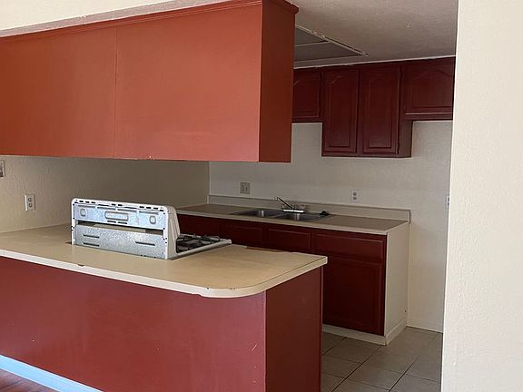 3rd image of 4065-4067 Cuny Ave