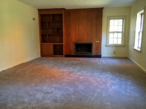 4th image of 33 Berry Wood Dr