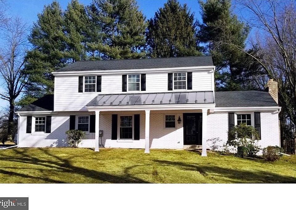 1st image of 9 Woodmont Ln