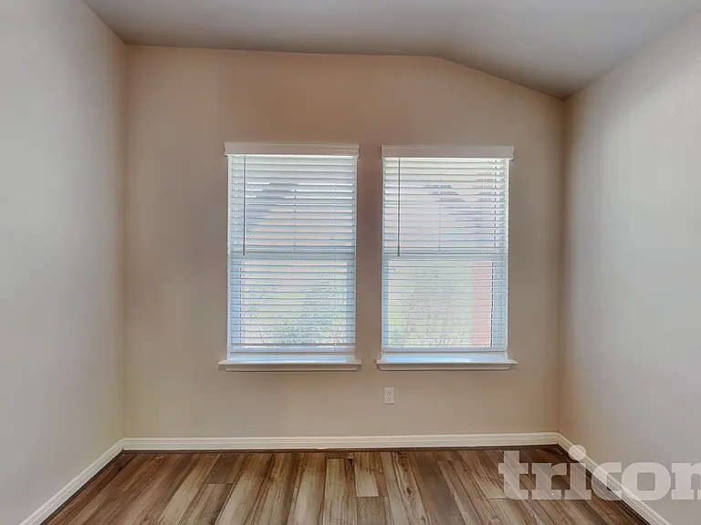 5602 Luna Pass — Photo 12