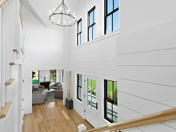 4th image of 245 Royalton Row
