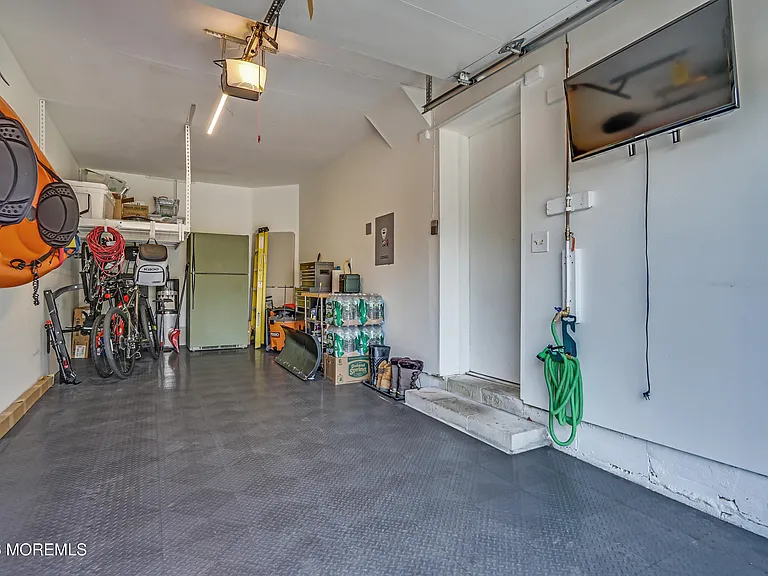 256 Tennis Ct — Photo 28