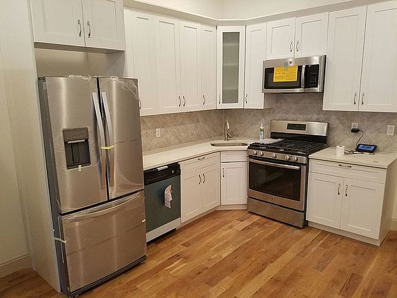 5th image of 555 W 183rd St