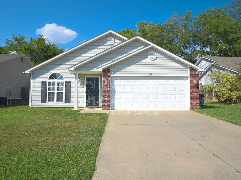 89 W Fairlane Ct — Photo 1