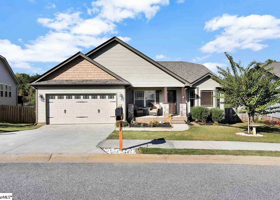 1st image of 668 Chartwell Dr