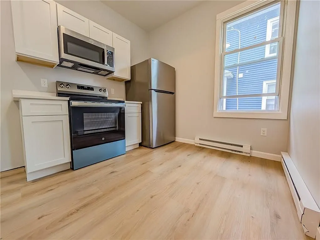1 bed, 1.0 bath, 380 sqft, $1,600 — Photo 4