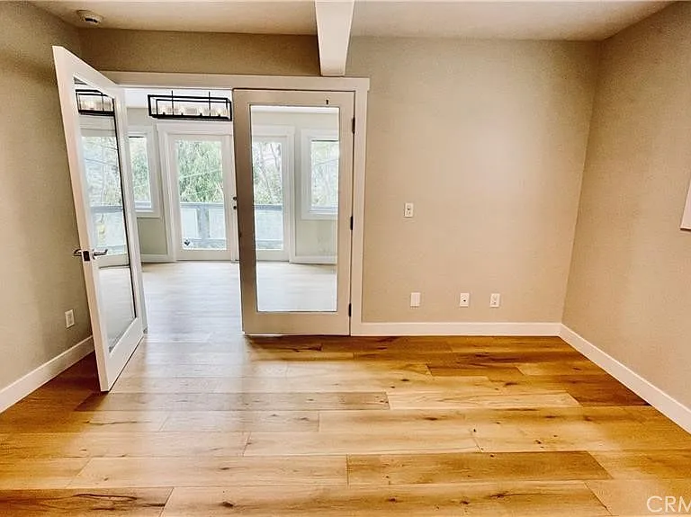 2183 Argyle Ave — Photo 9