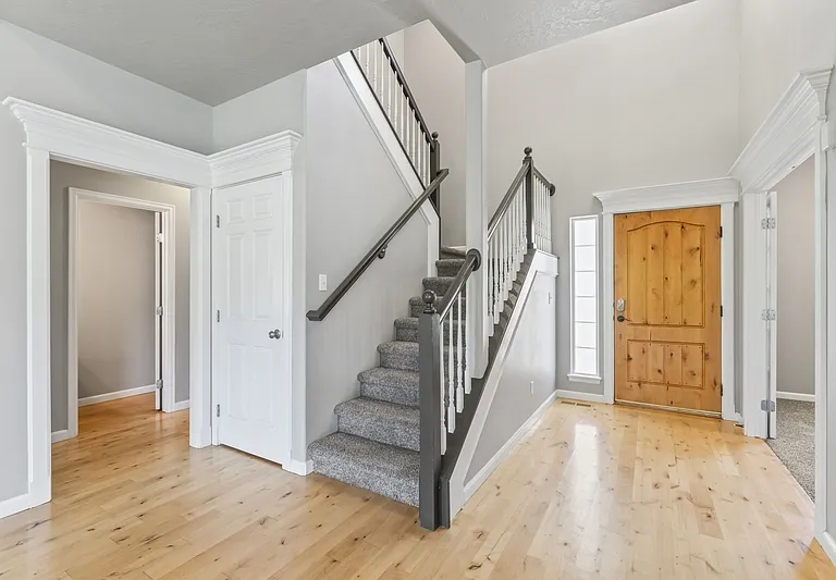552 E Whitney Ct — Photo 5