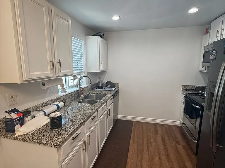 2486 E Mendota Dr — Photo 3