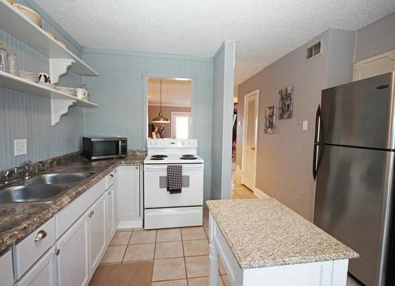 4th image of 301 Cherry Blossom Ln Unit 301D