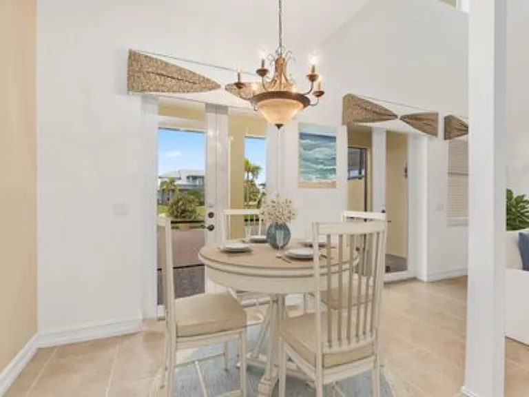 Kitchen Eating Area