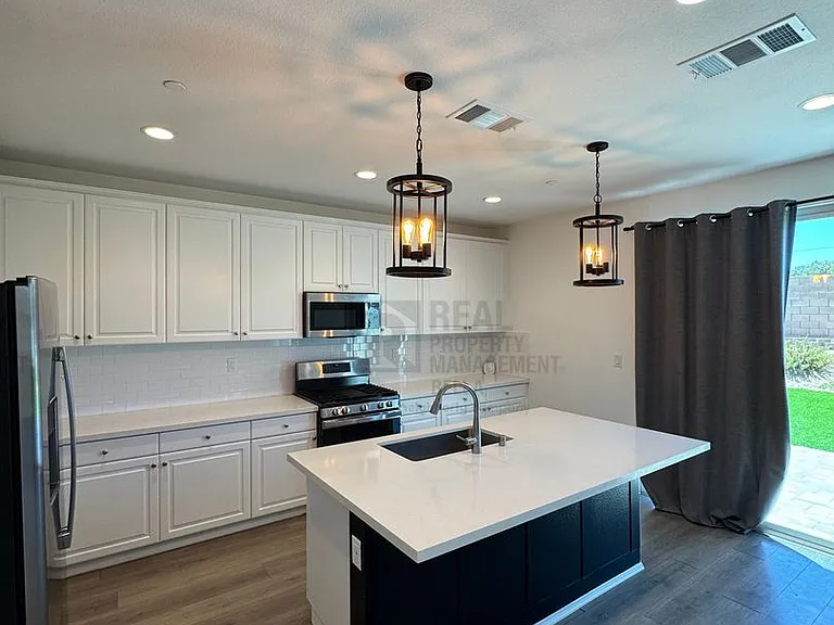 2807 Moonshimmer St — Photo 12