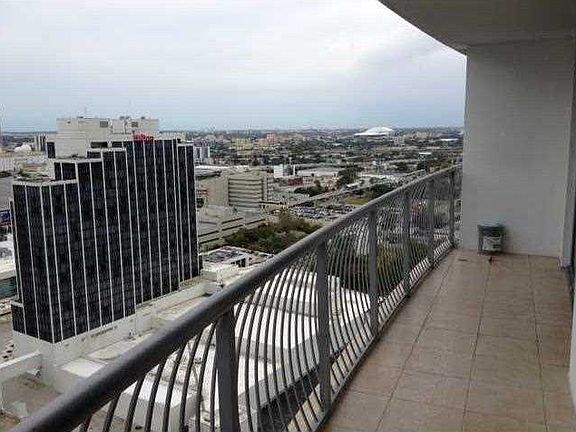 4th image of 1750 N Bayshore Dr APT 3206
