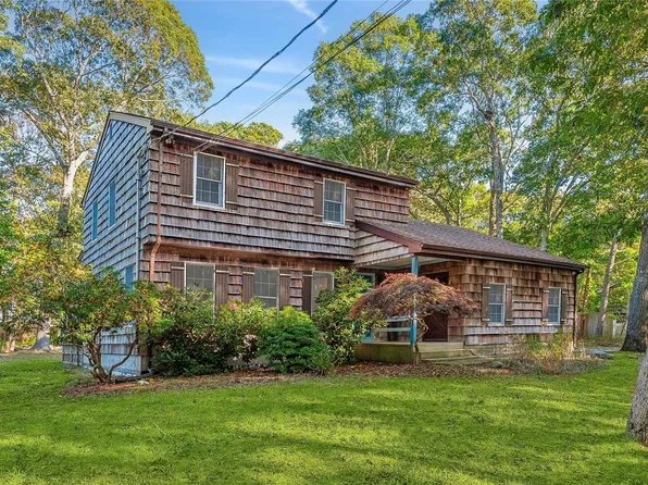 18 Windwood, Westhampton, NY 11977