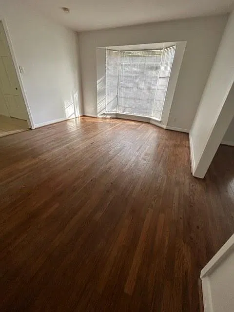 3 bed, 2.0 bath, 1829 sqft, $2,200 — Photo 3