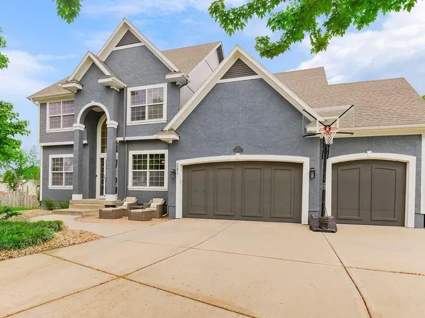 581 N Evergreen St, Gardner, KS 66030