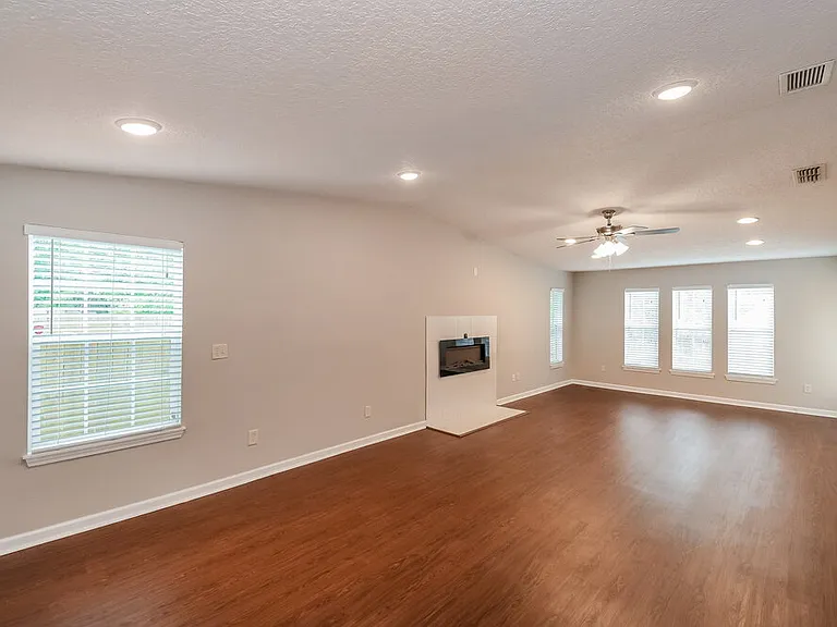 8109 Grampell Dr — Photo 3