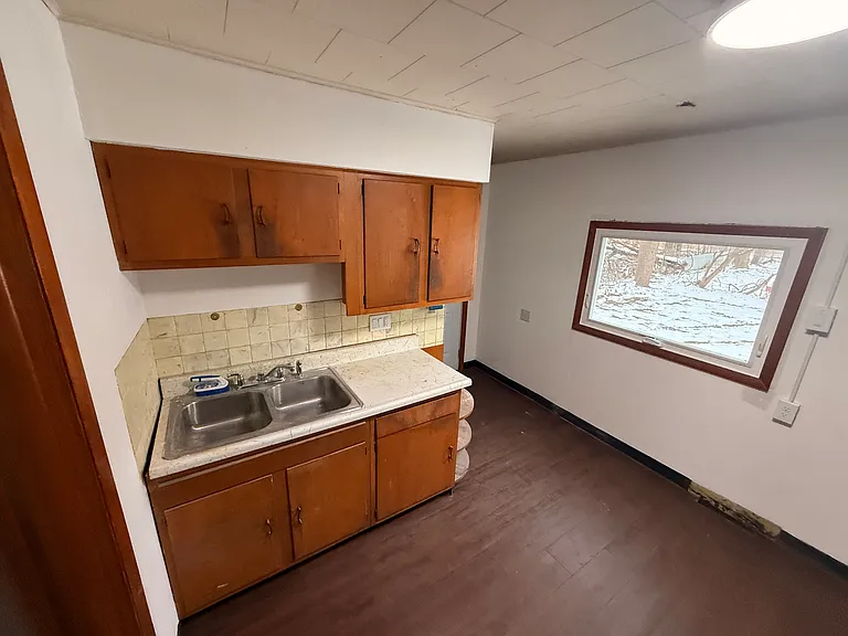 621 Morgan Ave — Photo 4