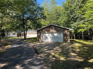 8964 Minnewasca Q Dr, Gladstone, MI 49837