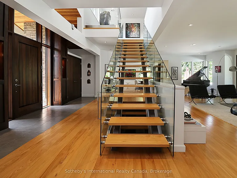 4 Holly Ct — Photo 5