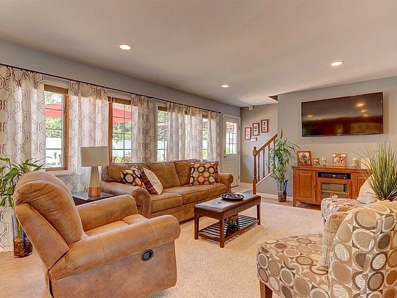 4th image of 34 Greenbelt Ln
