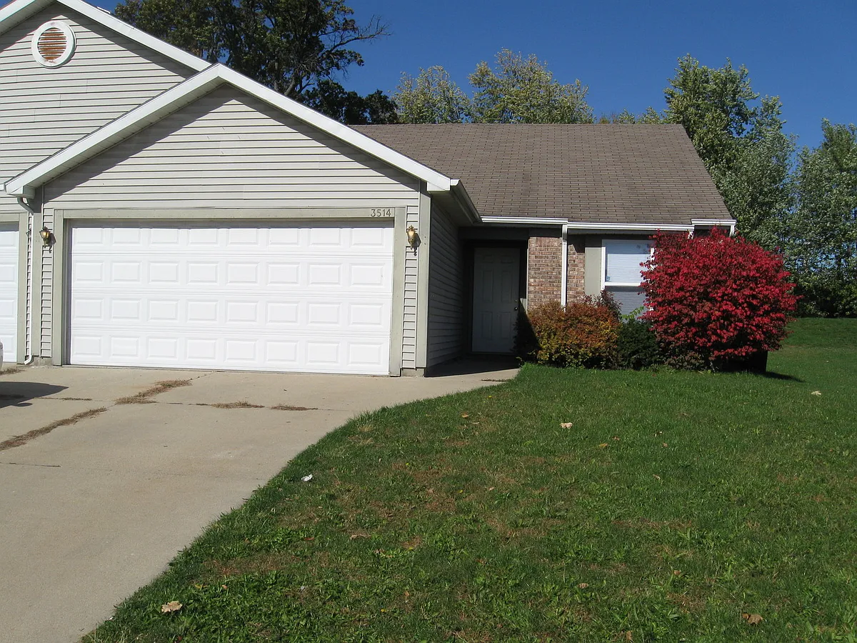 Building Photo - 3516 Thornhill Cir W