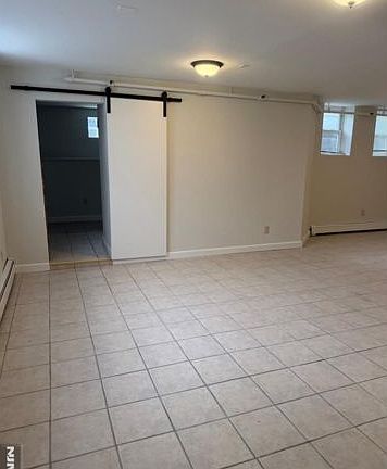3rd image of 52 Orient Way