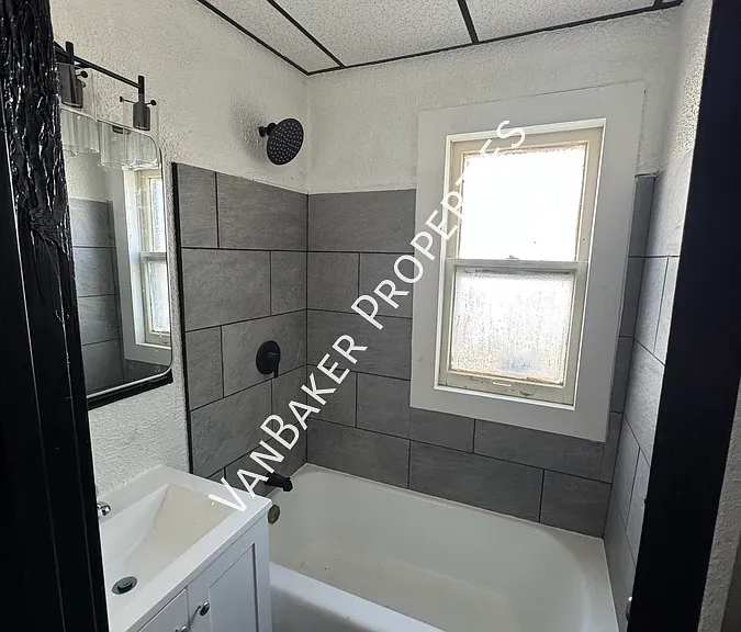 1320 W 116th St #1 — Photo 5