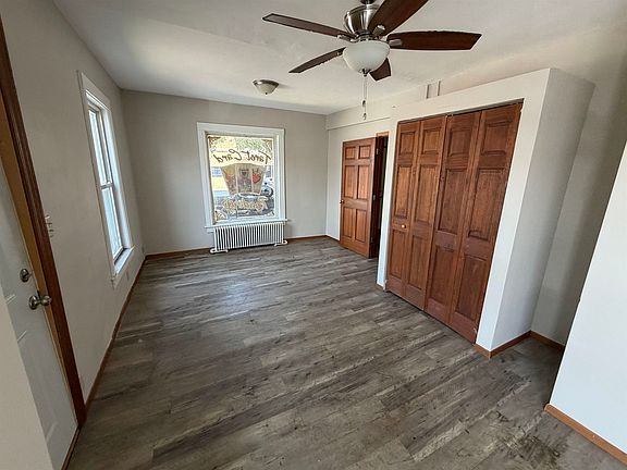 5th image of 550 E Grand Ave