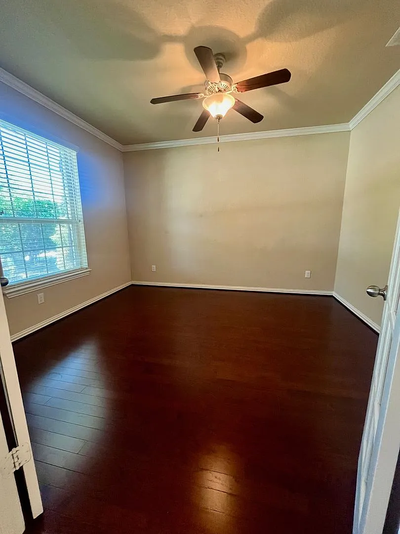Fabulous 5 Bedroom/4 Full Bath Home w/ Study, GameRoom & Backyard Oasis! Move in Ready! — Photo 4