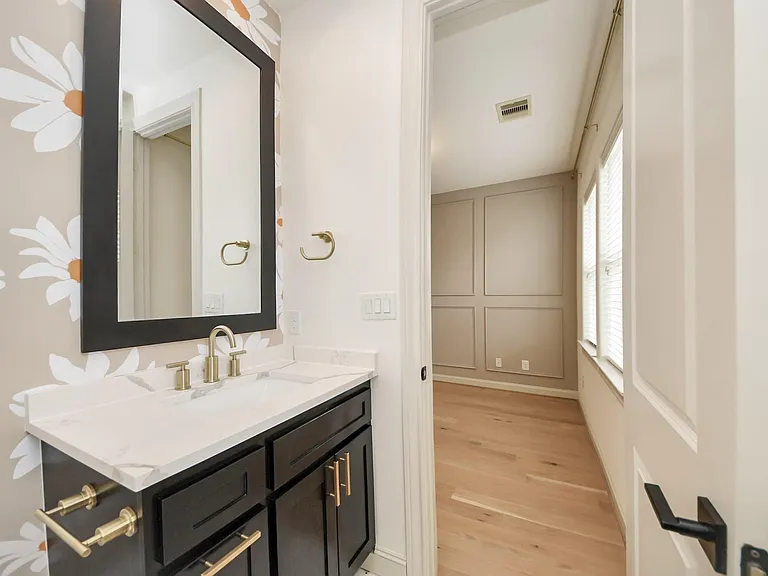 3229 Maxroy St — Photo 39