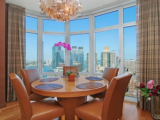 Sold by Sotheby's International Realty | media 3