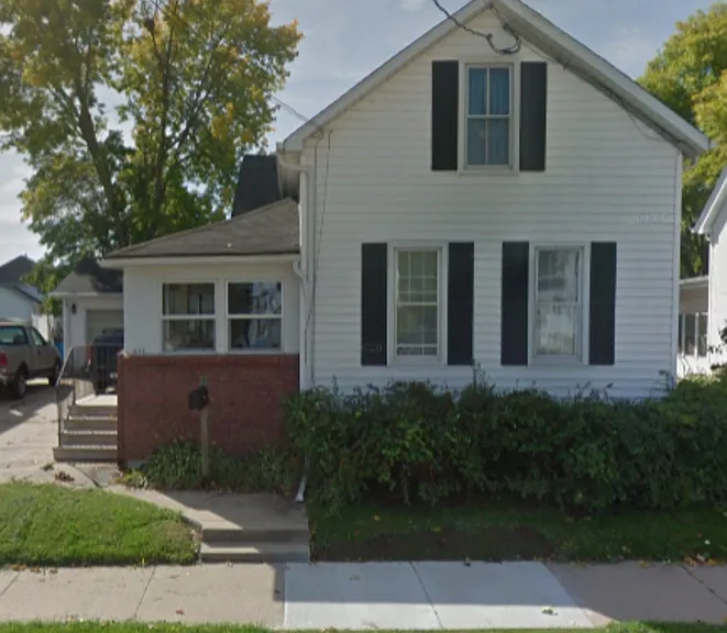 631 W 10th Ave — Photo 1