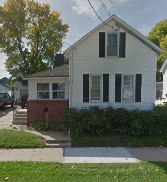 1st image of 631 W 10th Ave