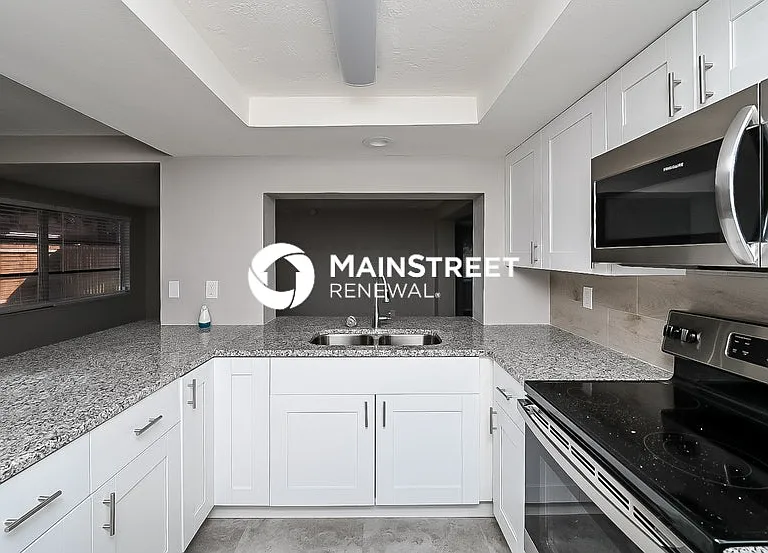 4010 Stratfield Dr — Photo 6