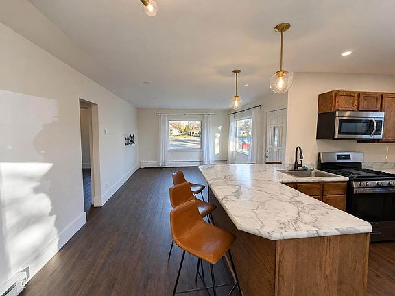 3rd image of 103 2nd Ave NE