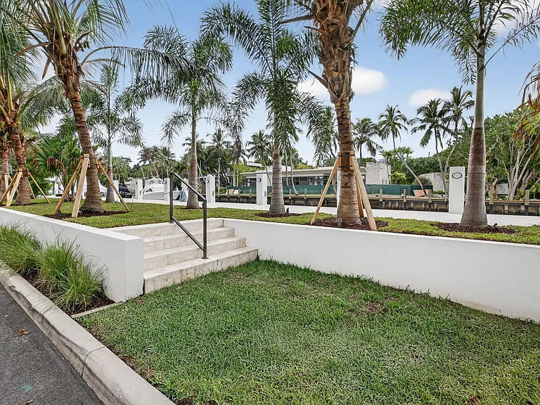 400 Mola Ave — Photo 81