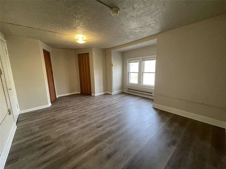 917 Center St — Photo 11