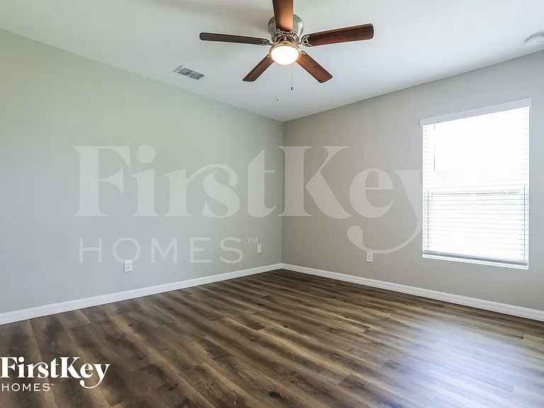 1235 Desmond St — Photo 13