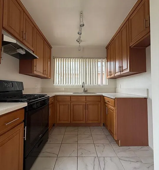 13233 Oxnard St #4 — Photo 5