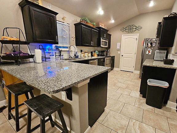 Cheryl cox-3042 Fairway circle-pics 1