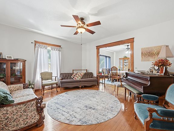 5th image of 211 N Plum St