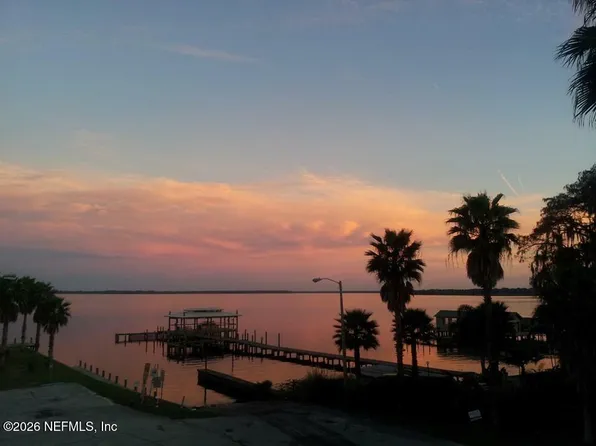 10 CENTRAL Avenue, Crescent City, FL 32112