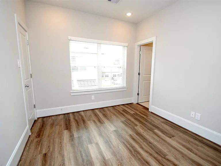 1270 N Post Oak Rd #A — Photo 15