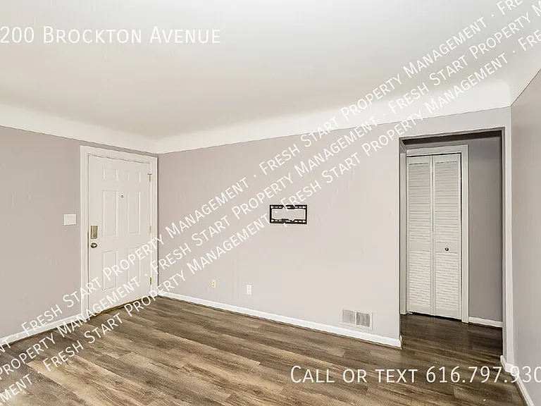 2200 Brockton Ave — Photo 8