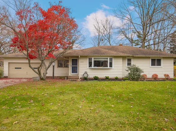 22525 Haber Dr, Fairview Park, OH 44126